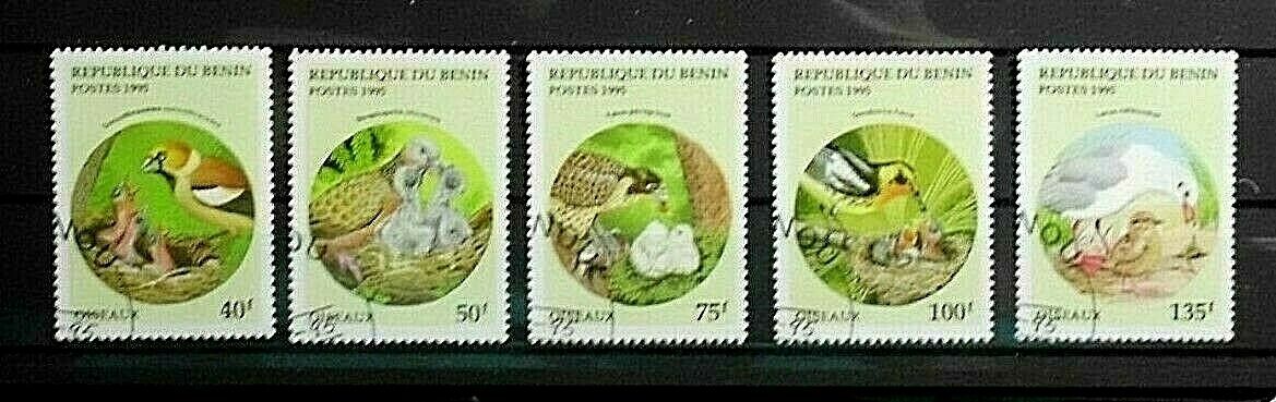 Benin - 1995   Birds & Their  Babies   Cto Lt Hinge Singles   #21088